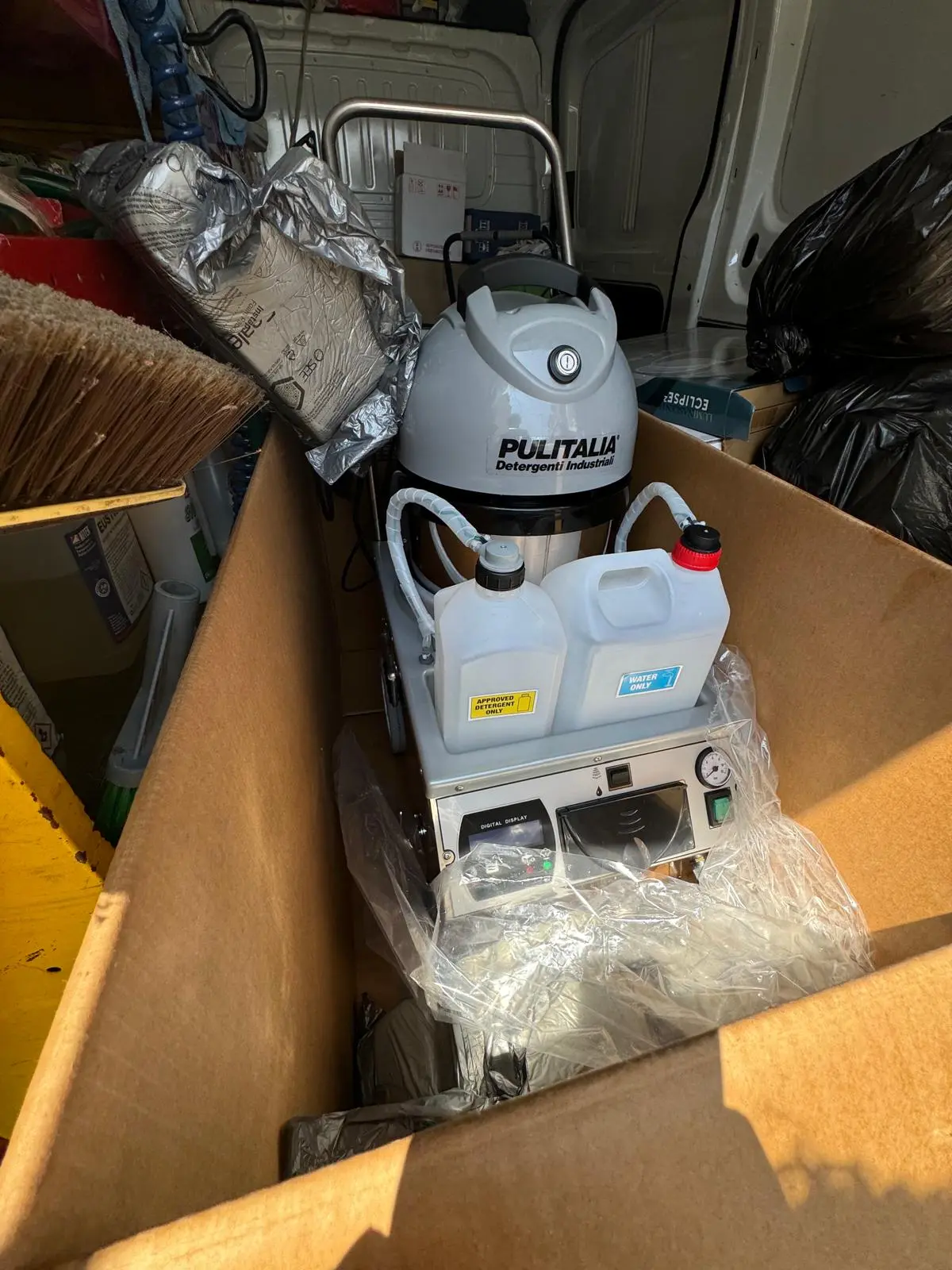 Dotazione tecnica Fulgur Service: macchinari Pulitalia per detergente industriale