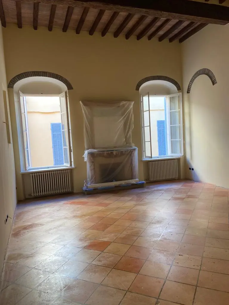 Lavasciuga industriale impiegata per la pulizia di fondo dopo lavori di ristrutturazione