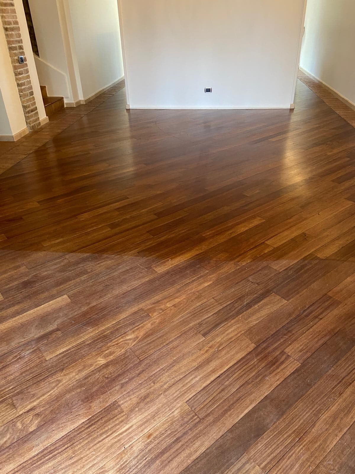 Risanamento di un grande magazzino logistico e lavaggio pavimentazione industriale a Parma