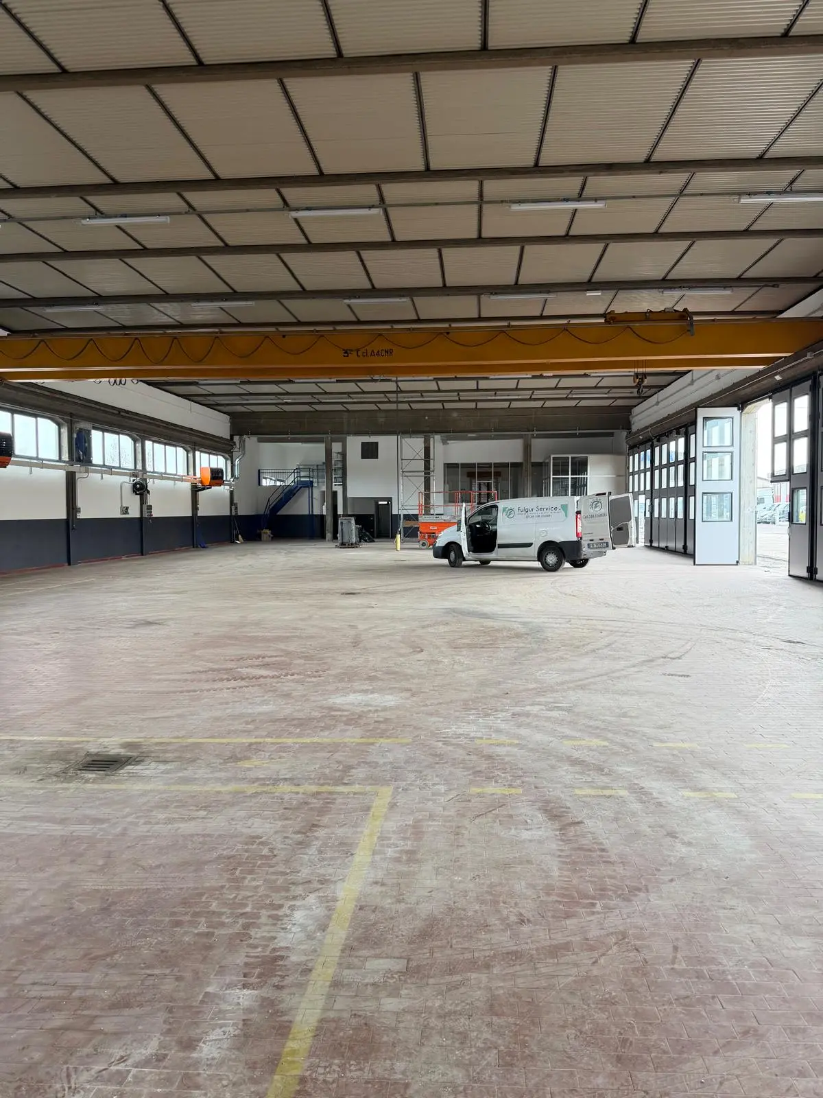 Sgrosso e pulizia fine cantiere di un nuovo stabilimento industriale a Parma