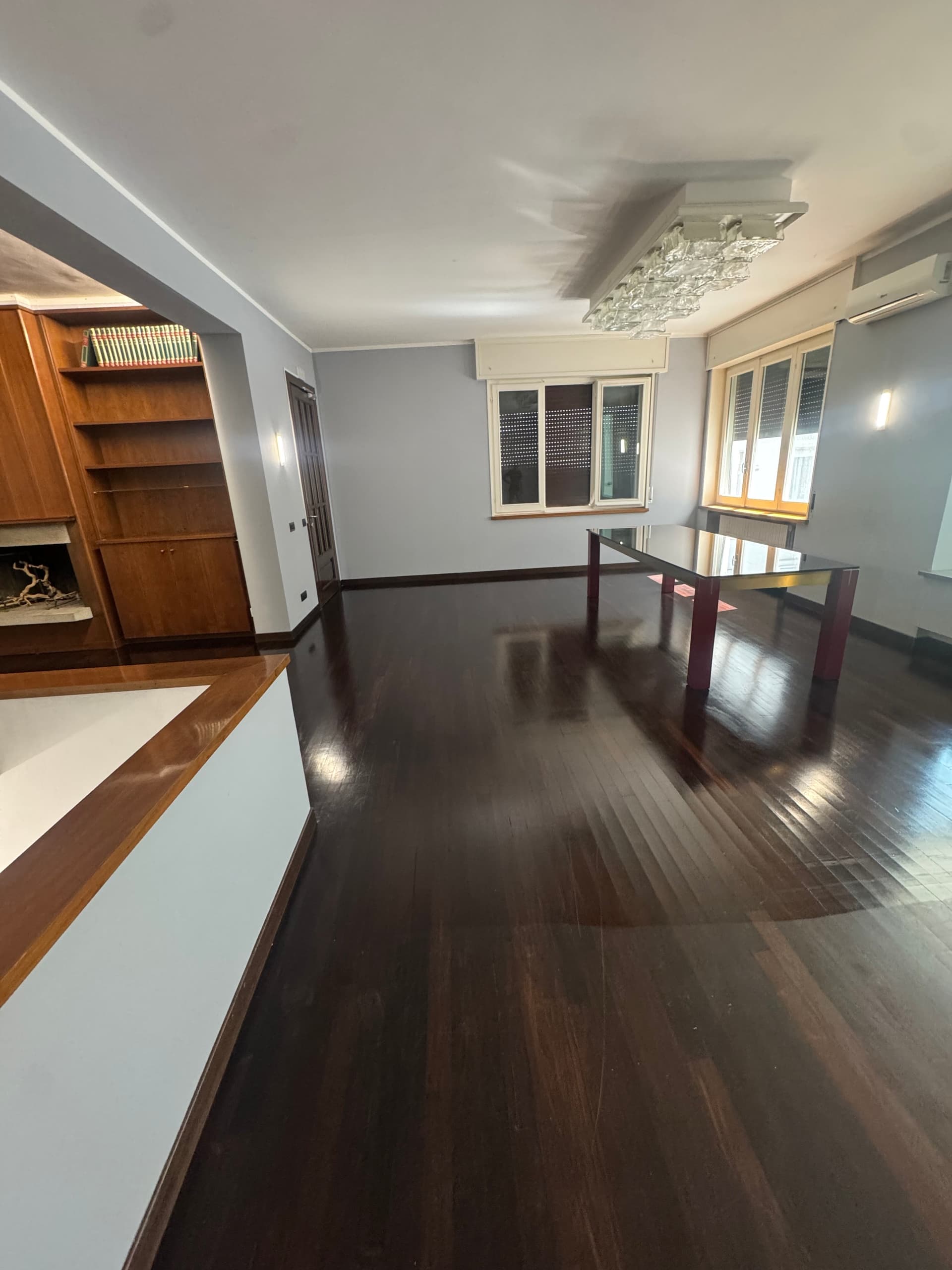 Pavimentazione in resina sanificata e trattata per la massima resa visiva e igienica