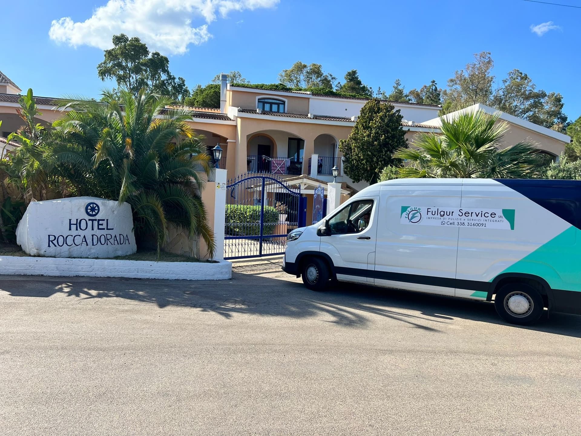 La flotta di Fulgur Service — furgoni moderni e attrezzati sempre pronti all'intervento a Parma