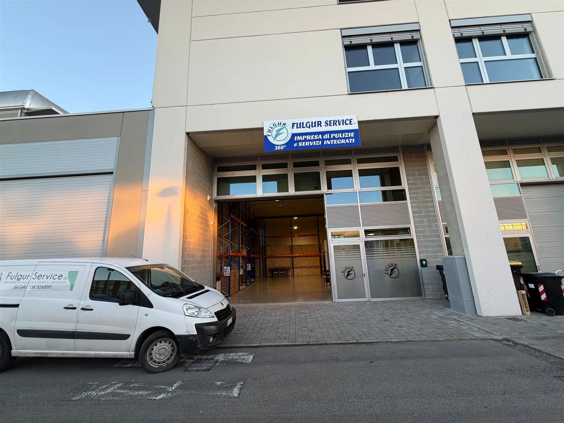 Squadra operativa di Fulgur Service impegnata in un intervento di pulizia professionale