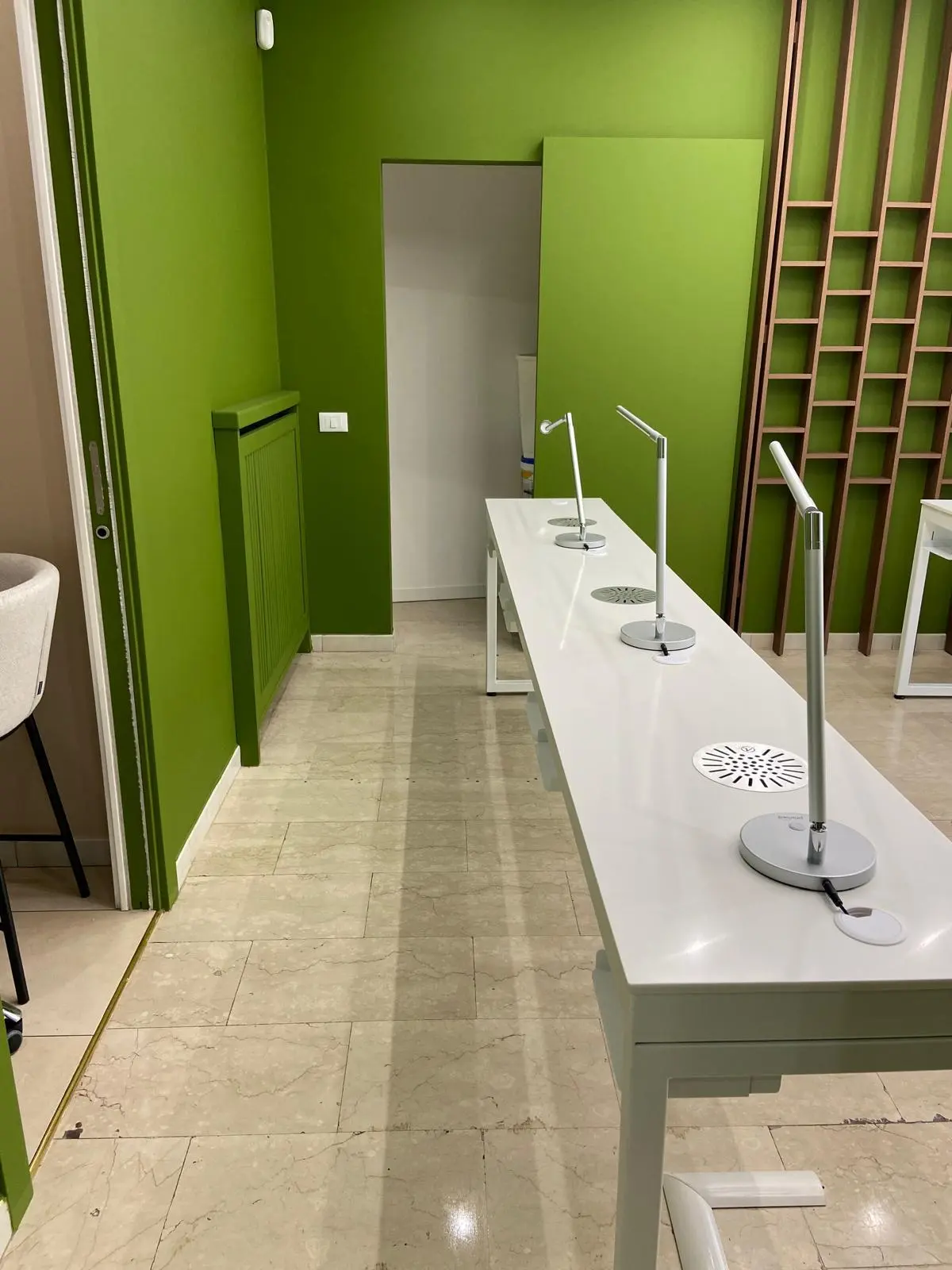 Pulizia professionale di uffici e spazi commerciali con pavimenti di pregio Fulgur Service